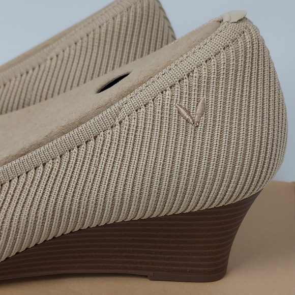 Vivaia Margo Almond Wedge Square Toe Shoes. New! - Picture 5 of 12